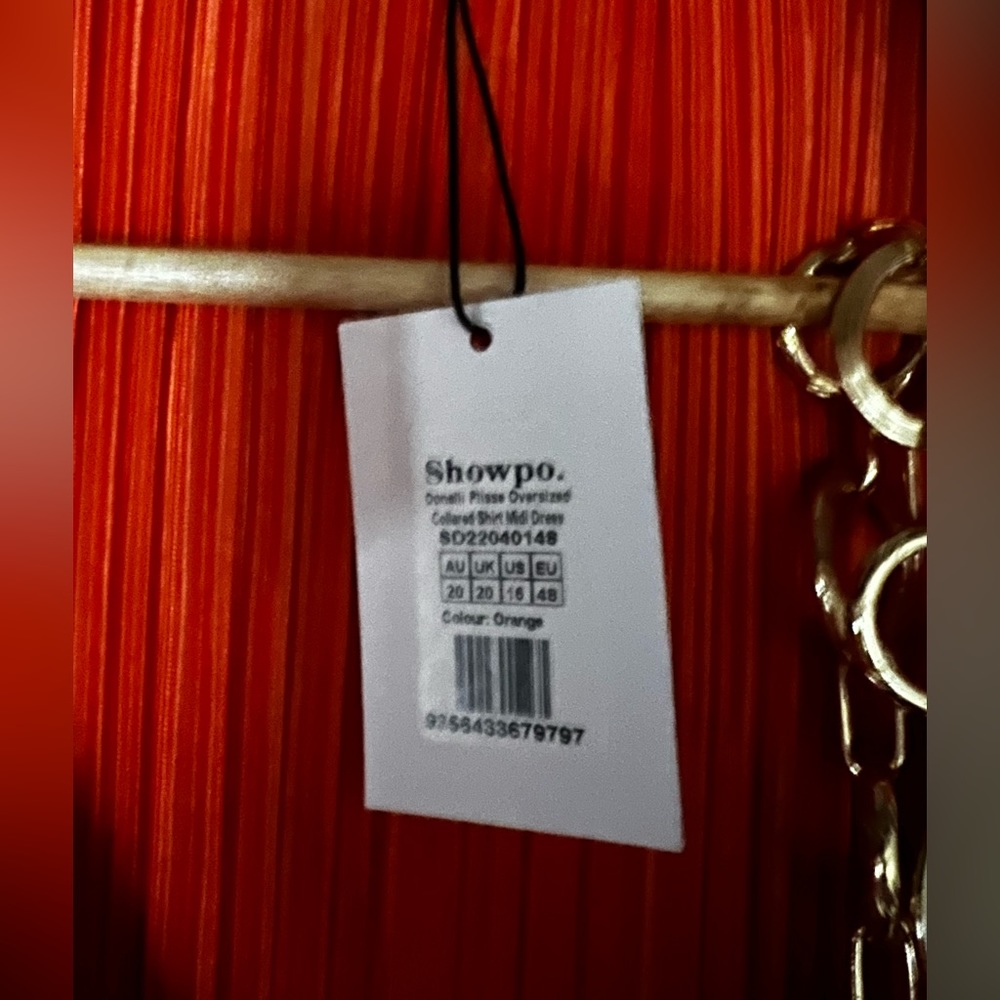 NWT Showpo oversized shirt/dress Orange in Colour with a gold style chain belt - Picture 6 of 9